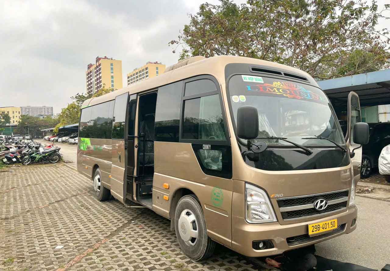 Xehomnay.com cho thuê xe du lịch 29 chỗ Hyundai County trọn gói giá rẻ